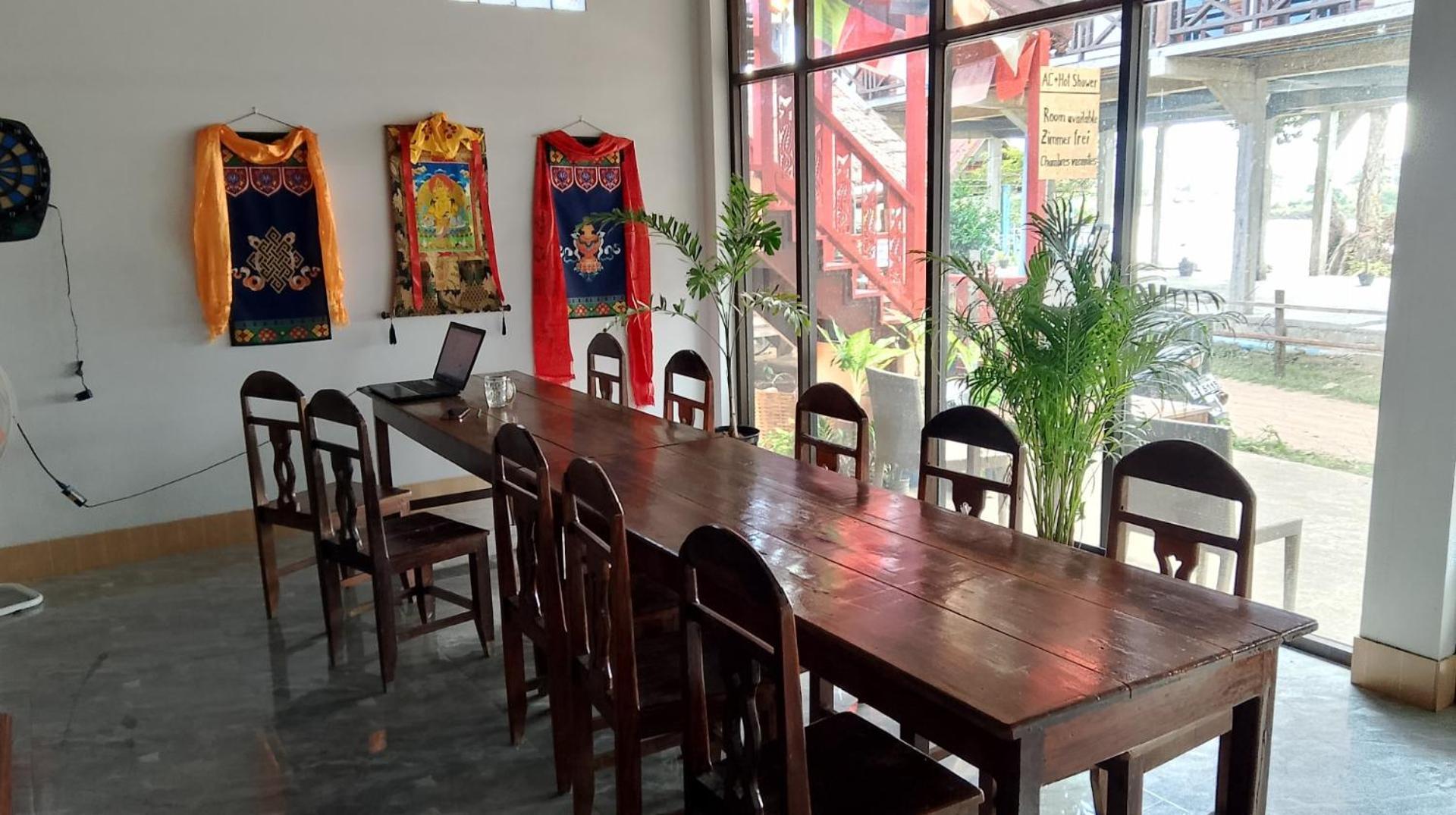 Tibet Restaurant And Hostel Nakasong Екстериор снимка