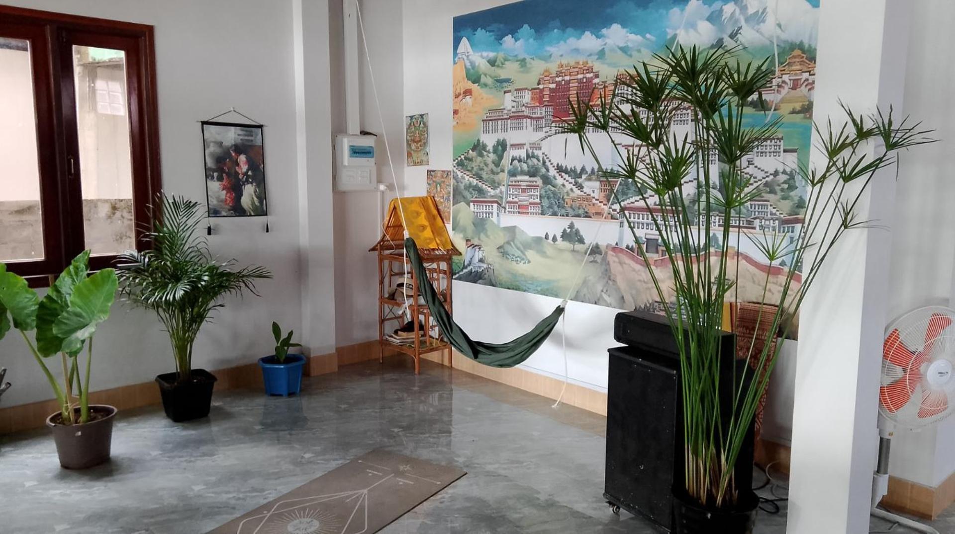 Tibet Restaurant And Hostel Nakasong Екстериор снимка