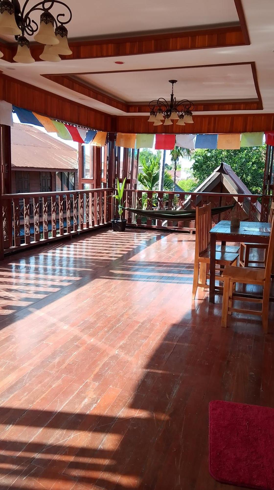 Tibet Restaurant And Hostel Nakasong Екстериор снимка